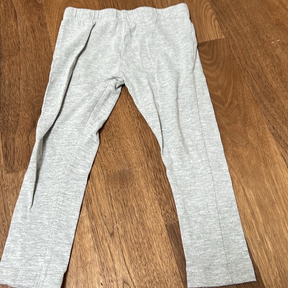 Lots of clothes ranging from 3T-5T - brands vary - Picture 13 of 16